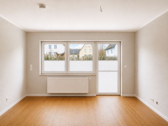 Ruhig wohnen in Weinböhla – barrierefreie 5-Zimmer-Wohnung mit großer Terrasse – Wohnzimmer