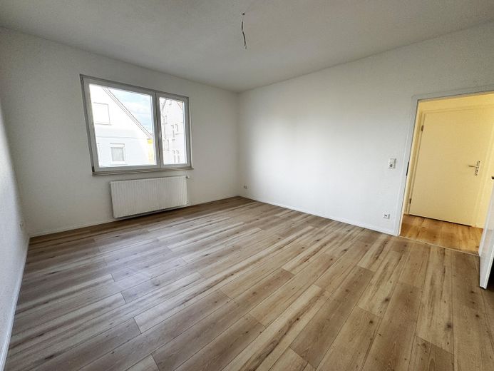 Sanasyondan sonra ilk kullanım - Yeni zemin/mutfak/banyo/pencereler - Heilbronn'da merkezi konum – Schlafen
