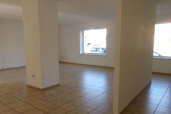 Ellefeld: casi a nivel del suelo, 2 habitaciones, ducha/bañera, espacioso y luminoso