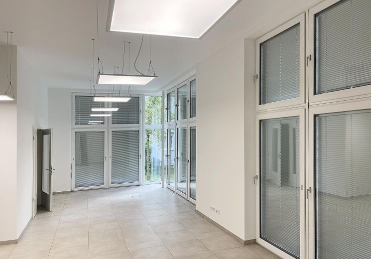 Modernes Loft mit 3,40 m Raumhöhe – Wohnen & Arbeiten in Top-Lage Pasing-Obermenzing – Wohnbereich – Garten