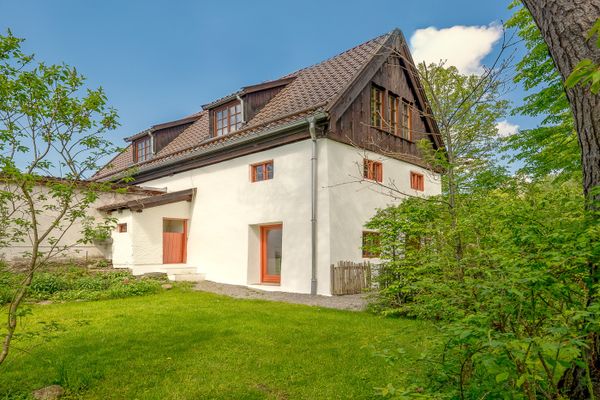 Historyczny młyn wodny nad Lüßbach – wyjątkowe schronienie na 2.678 m² przy Berg