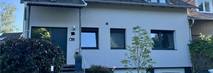 Moderne Doppelhaushälfte in Hemmingen – Hausansicht