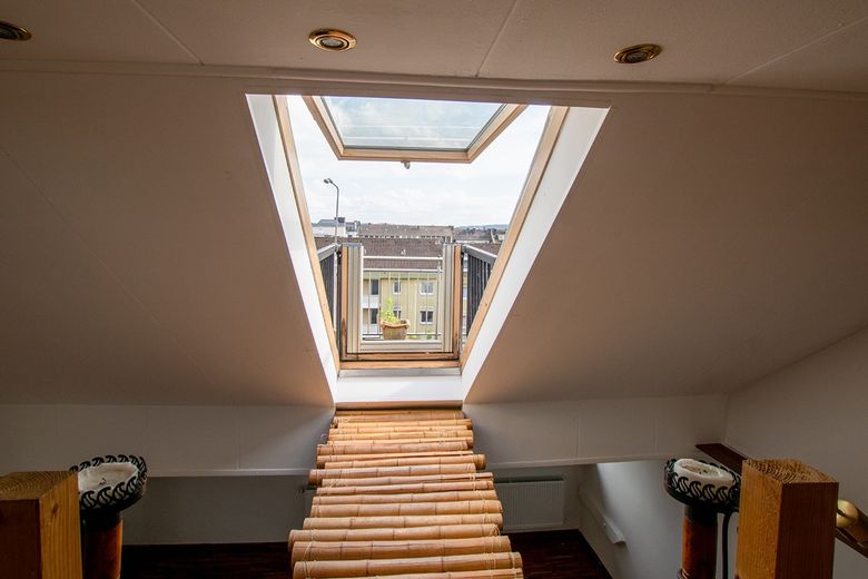 Exklusive Dachgeschosswohnung mit Dachterrasse, Empore und Altbaucharme – Foto 13