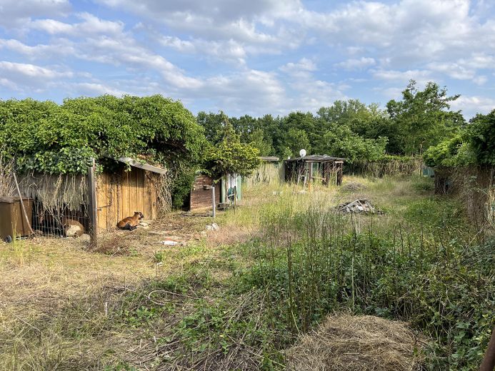 Gartenteil mit Unterstand