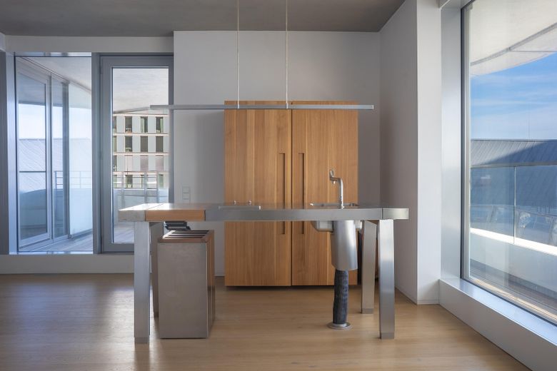 Designwohnung im Marco Polo Tower – mit Blick auf das Wendebecken des Hafens – Bulthaup B2