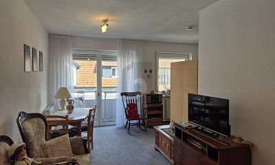 SELBSTBESTIMMT WOHNEN IM ALTER – UMSORGT LEBEN – 1789374663_595fc4.jpg