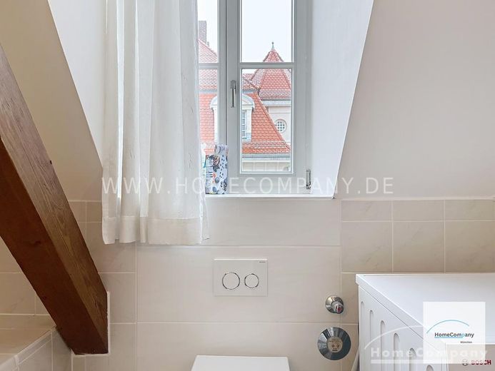 Helle, modern möblierte 1,5-Zimmer-Dachgeschoss-Maisonette-Wohnung mit Südbalkon in Schwabing – 39c2bb54d449eb3c29a5d90b24ac9a556d403214.jpg