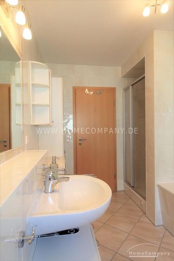 2079511 HomeCompany Dresden Möbliert/Furnished 2-Zimmer Wohnung mit Dachterrasse in Dresden-Striesen YouTube Virtual Tour max. Personen 2 – 7be36501dfdf8da4c5cec822dc6fab22a35e2067.jpg
