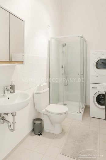 Modern ausgestattete 8 Zimmer-Wohnung in Neuhausen – fffa046a71b74987e8bb24ba6b5bc0a4d8943b90.jpg