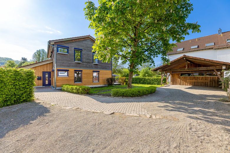 Viel Platz zum Leben - Familienfreundliches Wohnen in ruhiger, naturnaher Lage – Auffahrt