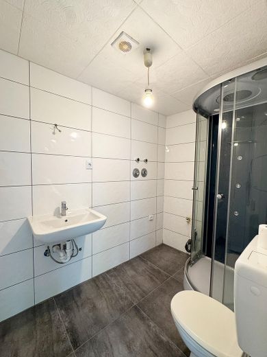 Modern sanierte 2-Zimmer-Souterrainwohnung in Duisburg – Foto 9