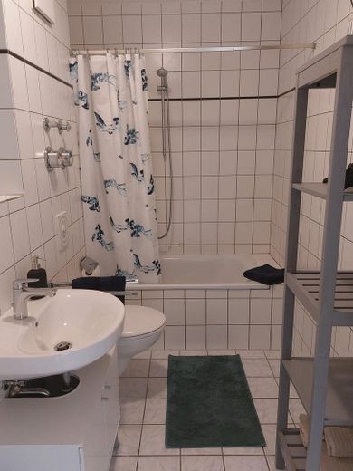 Gemütliche und voll möblierte Apartment-Whg in guter Wohnlage nahe Wienburgpark – Bad