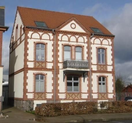 Renditestarkes Mehrfamilienhaus in bester Lage +++ Provisionsfrei!!! – Straßenansicht mit Balkon