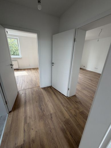 Top Kernsanierte 3-Zi.-Wohnung | Erstbezug | Aufzug | Garage – Flur