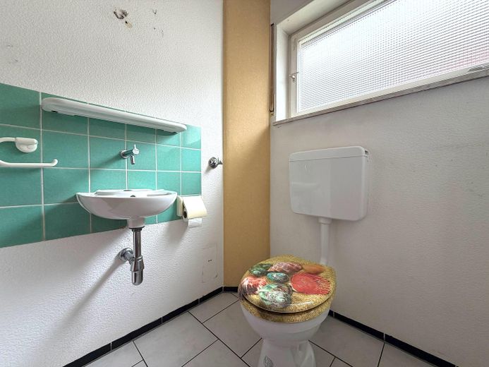 Freistehendes 2-Familienhaus * in MÜHLHAUSEN – EG, Gäste-WC