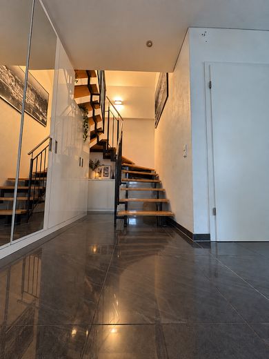 Neuwertiges Haus mit Pool in verkehrsberuhigter Straße – Foto 9