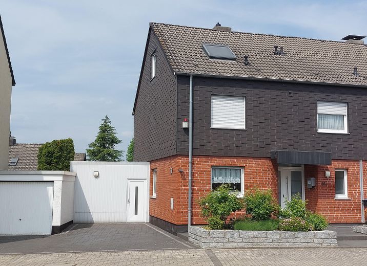 Doppelhaushälfte in guter Lage von Unna-Massen – Doppelhaushälfte mit Garage