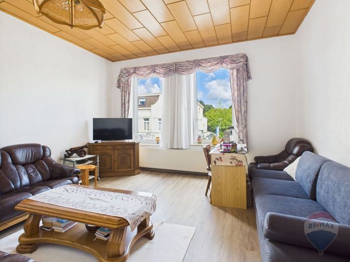 Provisionsfreies Wohn- und Geschäftshaus – OG Wohnzimmer Whg. 1