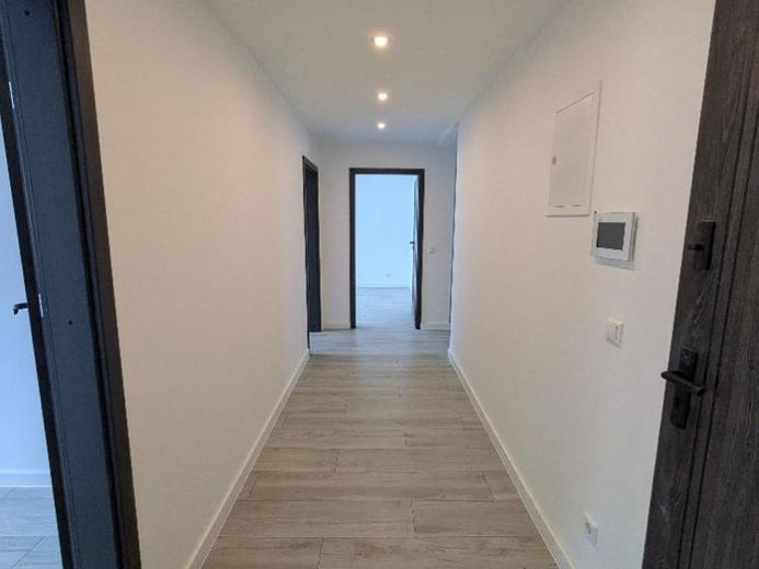 Prima occupazione dopo una ristrutturazione completa | Elegante appartamento mansardato di 3 locali con ascensore, balcone e posto auto a Chemnitz-Sonnenberg – Foto 1