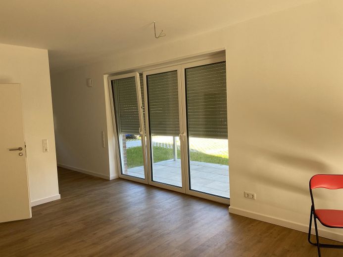 Fischerhude - Quelkhorn Barierefreie EG-Neubauwohnung in KfW 40 Ausführung, bezugsfertig – Wohnzimmer - Richtung Küche