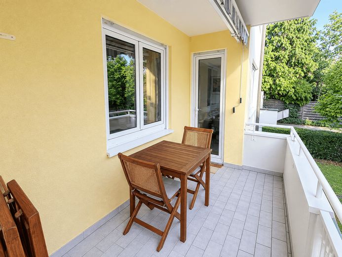 Appartement calme de 4 pièces situé dans un emplacement privilégié de Munich-Großhadern avec loggia exposée au sud – Loggia