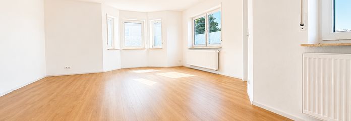 Frisch renovierte 3-Zimmer-Wohnung mit Balkon & Stellplatz in Weikersheim – Wohn- und Essbereich