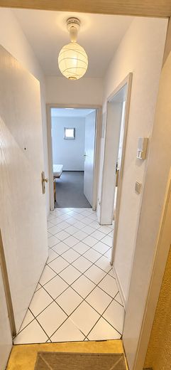 Mooie, gedeeltelijk gemeubileerde 2-kamerwoning op een centrale, rustige locatie – Flur