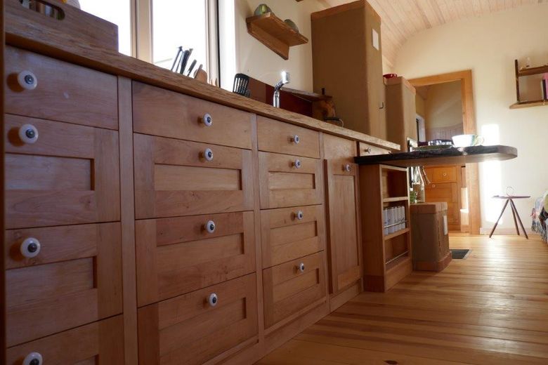Erlenholzküche-Lehmgrundofen