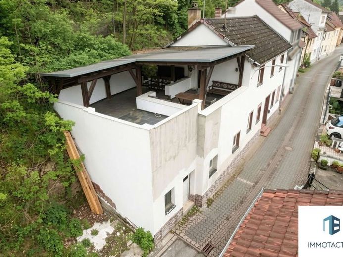 Haus mit Potenzial für Handwerker – sofort frei, mit großer Dachterrasse und Gartengrundstück – फोटो 1