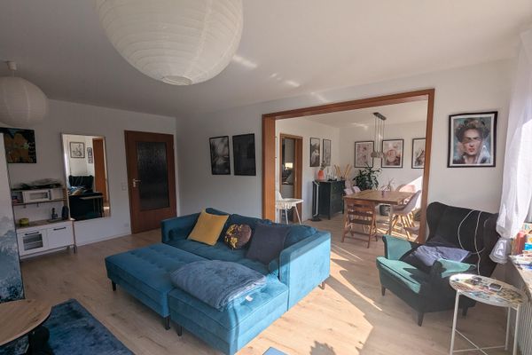 Luminoso apartamento en 1.ª planta con una amplia zona de estar y comedor y 2 balcones
