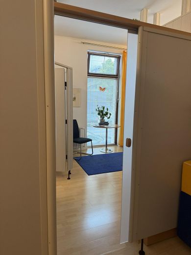 Spazio commerciale/studio/ufficio di rappresentanza a Bogenhausen – di fronte al Klinikum Rechts der Isar – Wartebereich