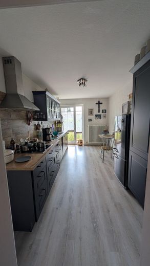 Schweinfurt yakınında misafir daireli ev, ticari salon + imarlı arsa – Küche Einliegerwohnung