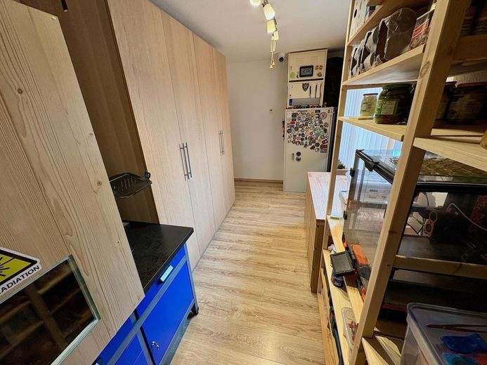 Wohnen am See: Traumwohnung mit Potenzial für zwei Einheiten, provisionsfrei von Privat – Multifunktionsraum