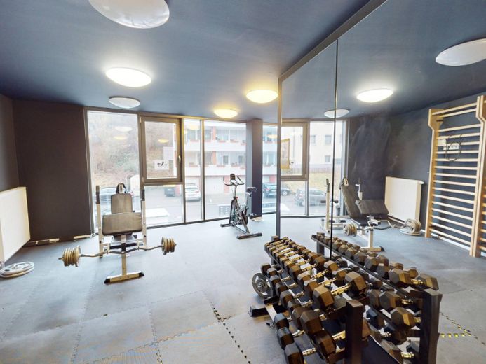 **STUDENTS ONLY** Rollstuhlgerechtes Apartment MÖBLIERT mit TERRASSE im Open Living House Siegen (nur für Studierende!) – Ansicht I: Fitnessraum