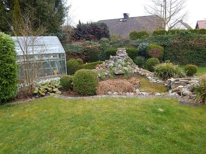 Großzügig wohnen in ruhiger Lage – Der Gartenteich