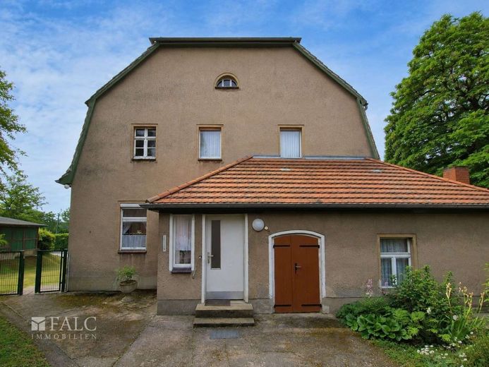 Großzügiges Anwesen mit historischem Wohnhaus und viel Potenzial - FALC Immobilien – Eingangsbereich