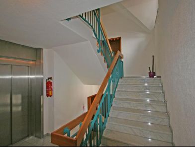 Schömberg - Schöne gepflegte 3 Zimmer Dachgeschosswohnung zu vermieten Whg12 (ID 113) – Hausflur 