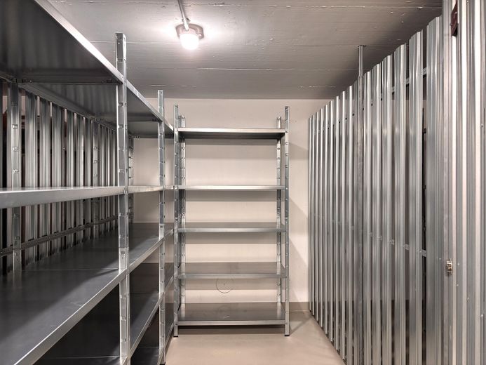Jasne 2-pokojowe mieszkanie w nowym budownictwie z kuchnią, balkonem i 2 miejscami parkingowymi w Nürtingen-Oberensingen – Keller