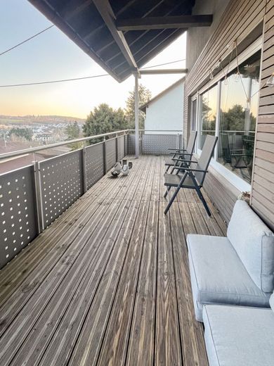 Renditestarke Kapitalanlage! MFH (4 Parteien) in Top-Zustand in Waldrandlage von Wiesbaden Naurod!!! – OG Balkon