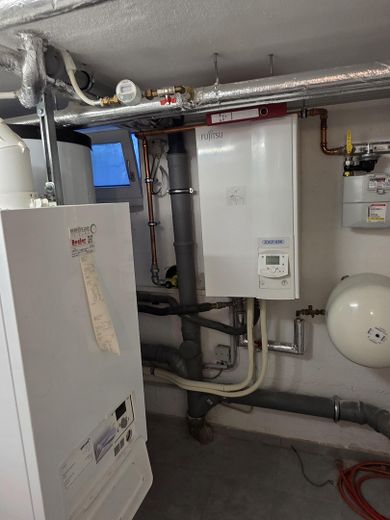 Augsburg-Inningen Bhf-nah 4 Zi  ETW 90m2 Süd-Loggia, Garten zustzl 18m2 UG Abst/WaKü – Technik Hybr. Wärmep u. Gas