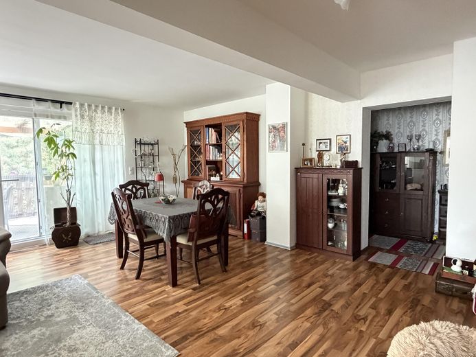 100m² Wohnung mit Fußbodenheizung, Klimaanlage, Balkon, 2 PKW Stellplätze – Foto 5