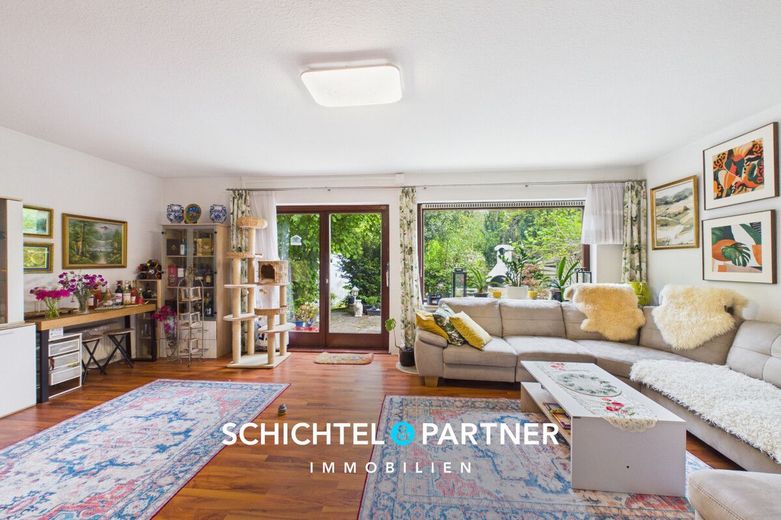 Huchting | Freistehendes Ein- Zweifamilienhaus mit großem Grundstück – S&amp;P | Wohnzimmer