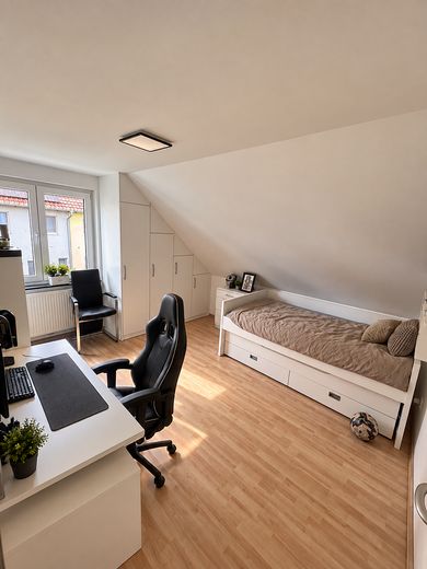 Neuwertiges Haus mit Pool in verkehrsberuhigter Straße – Foto 12