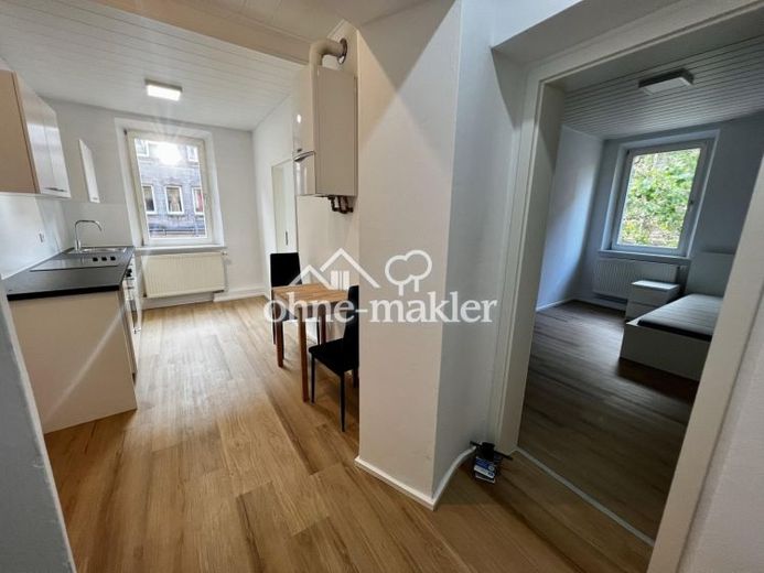 Stilvolle 2-Zimmer-Altbauwohnung – frisch renoviert mit moderner EBK; WG Geeignet – Foto 1