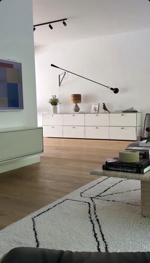 منزل معماري غامر بالضوء على قطعة أرض مساحتها 1.802 م² في موقع هادئ في بارغتههايده – Wohnzimmer
