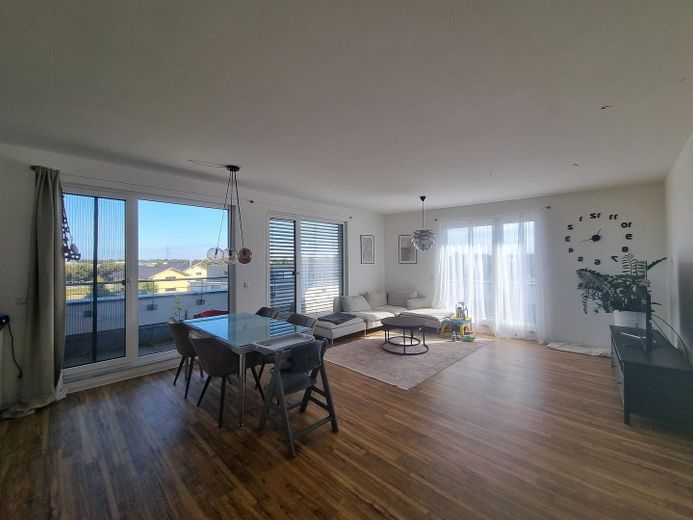 4-Zimmer- Penthouse-Wohnung mit riesiger Dachterrasse – Beispiel Wohnzimmer