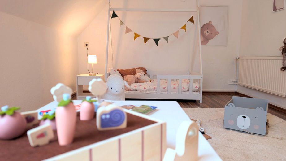 Quand le calme rencontre la proximité - Maison individuelle avec jardin à Neu Hagen - sans commission – Kinderzimmer im Dachgeschoss