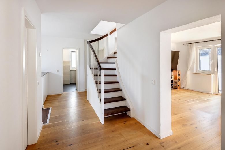 Treppe zum Dachgeschoss