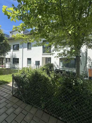 Exklusives Wohnen in Neubiberg: Moderne Eigentumswohnung mit Garten & Stellplätzen – Außen