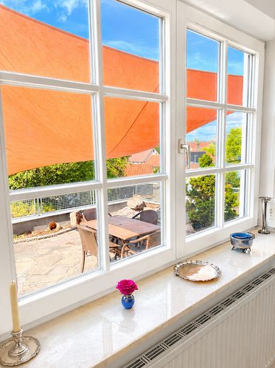 Viel Raum. Viel Privatsphäre. Viel Lebensqualität - schönes Einfamilienhaus in Herdwangen-Schönach – Blick auf die Terrasse